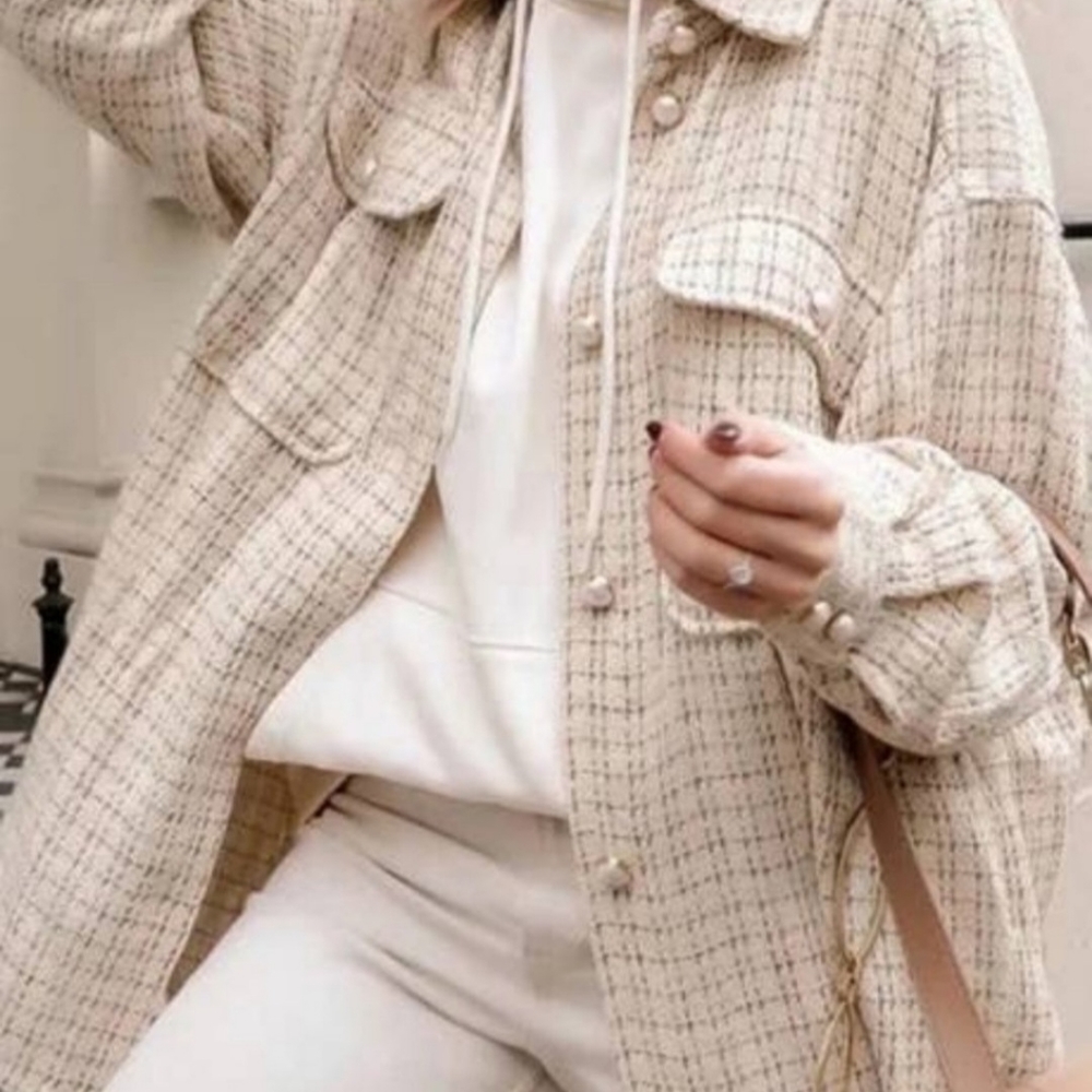 Beige button plaid pattern top. 